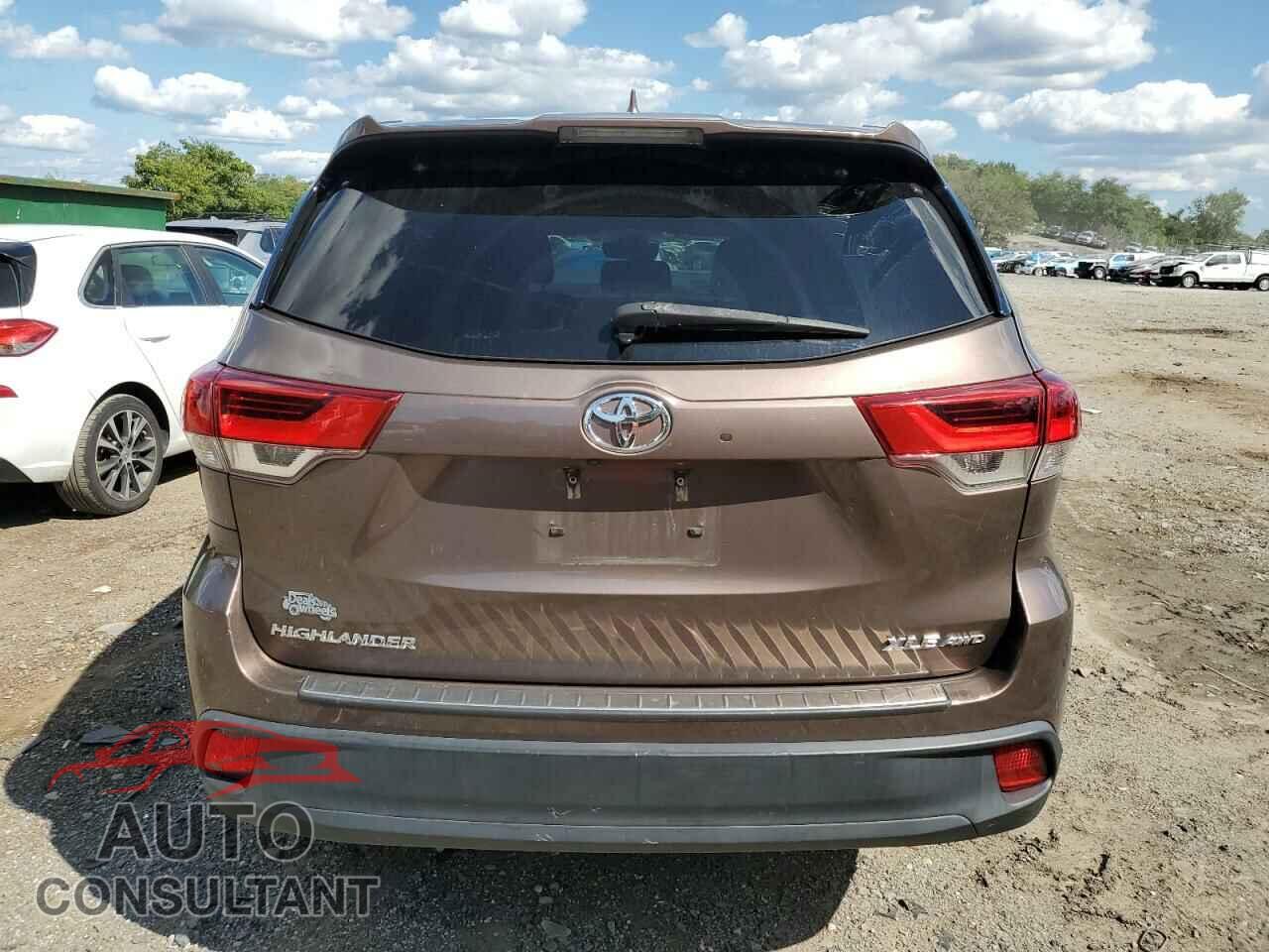 TOYOTA HIGHLANDER 2018 - 5TDJZRFH3JS899091