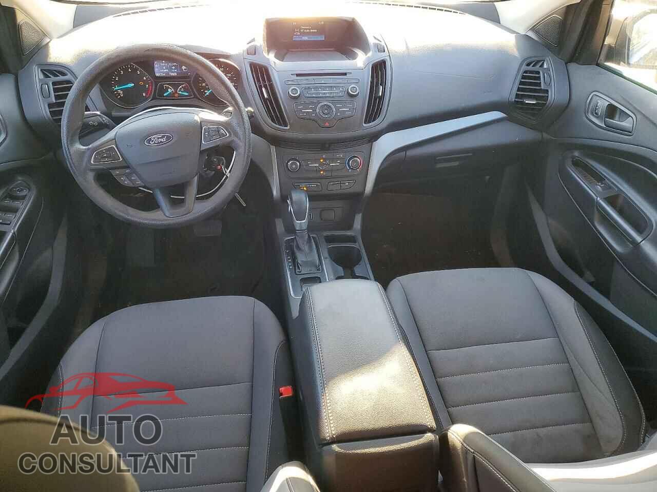 FORD ESCAPE 2017 - 1FMCU0F72HUD11323