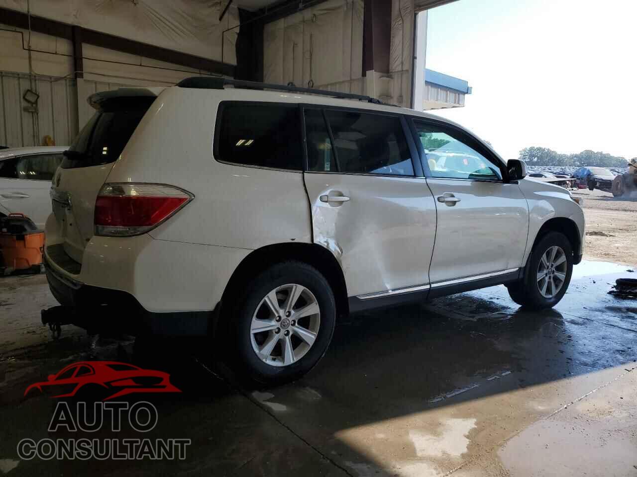 TOYOTA HIGHLANDER 2013 - 5TDBK3EH8DS211470