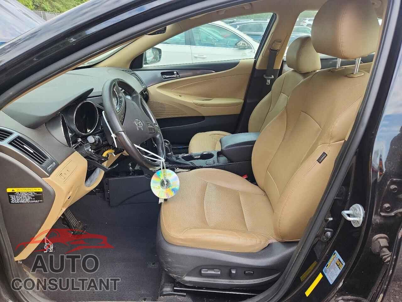 HYUNDAI SONATA 2012 - KMHEC4A47CA059627