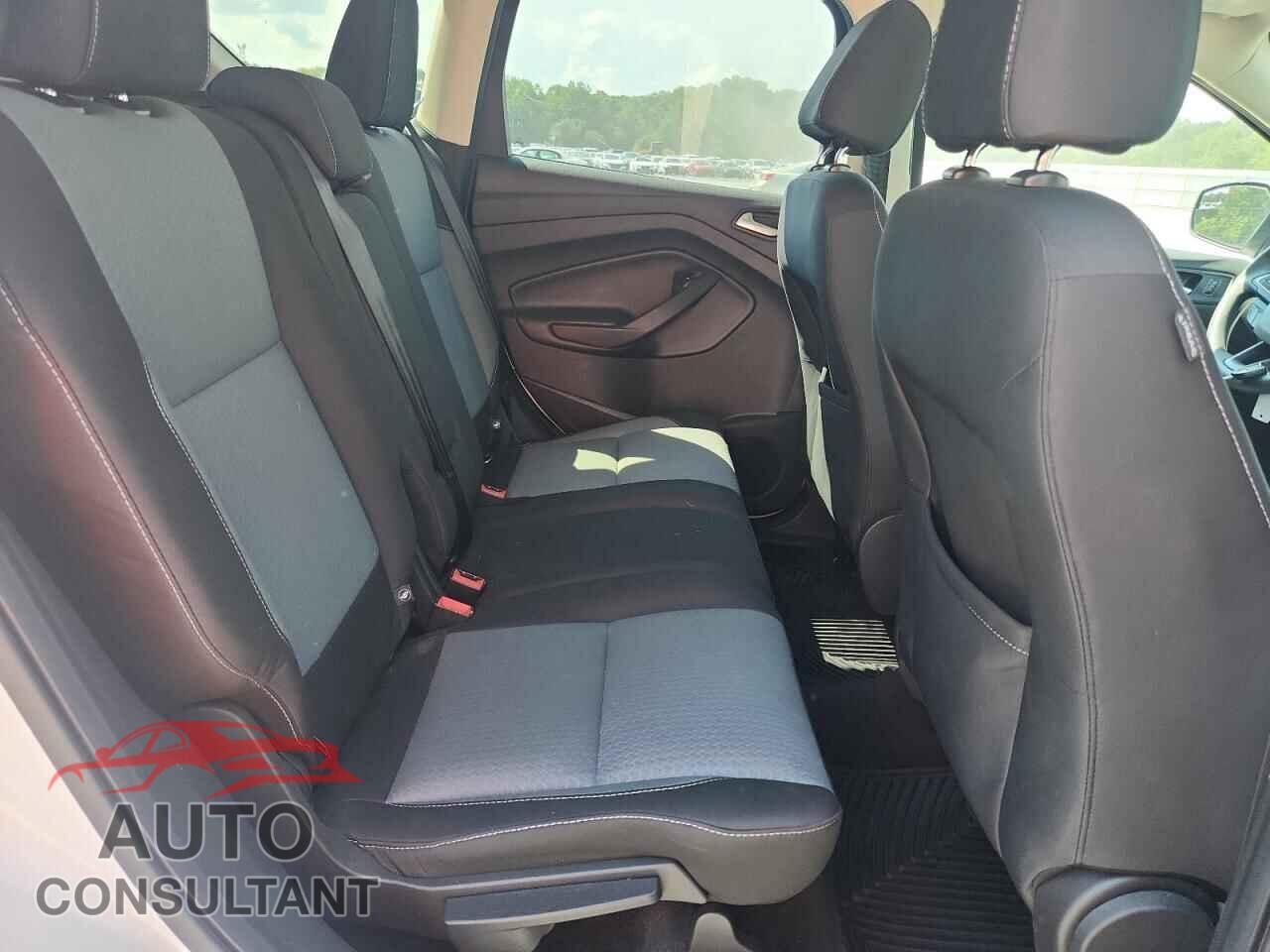 FORD ESCAPE 2017 - 1FMCU9GD1HUB37625