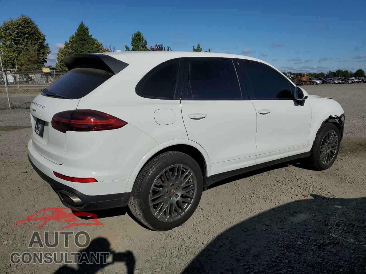 PORSCHE CAYENNE 2017 - WP1AA2A24HKA88286