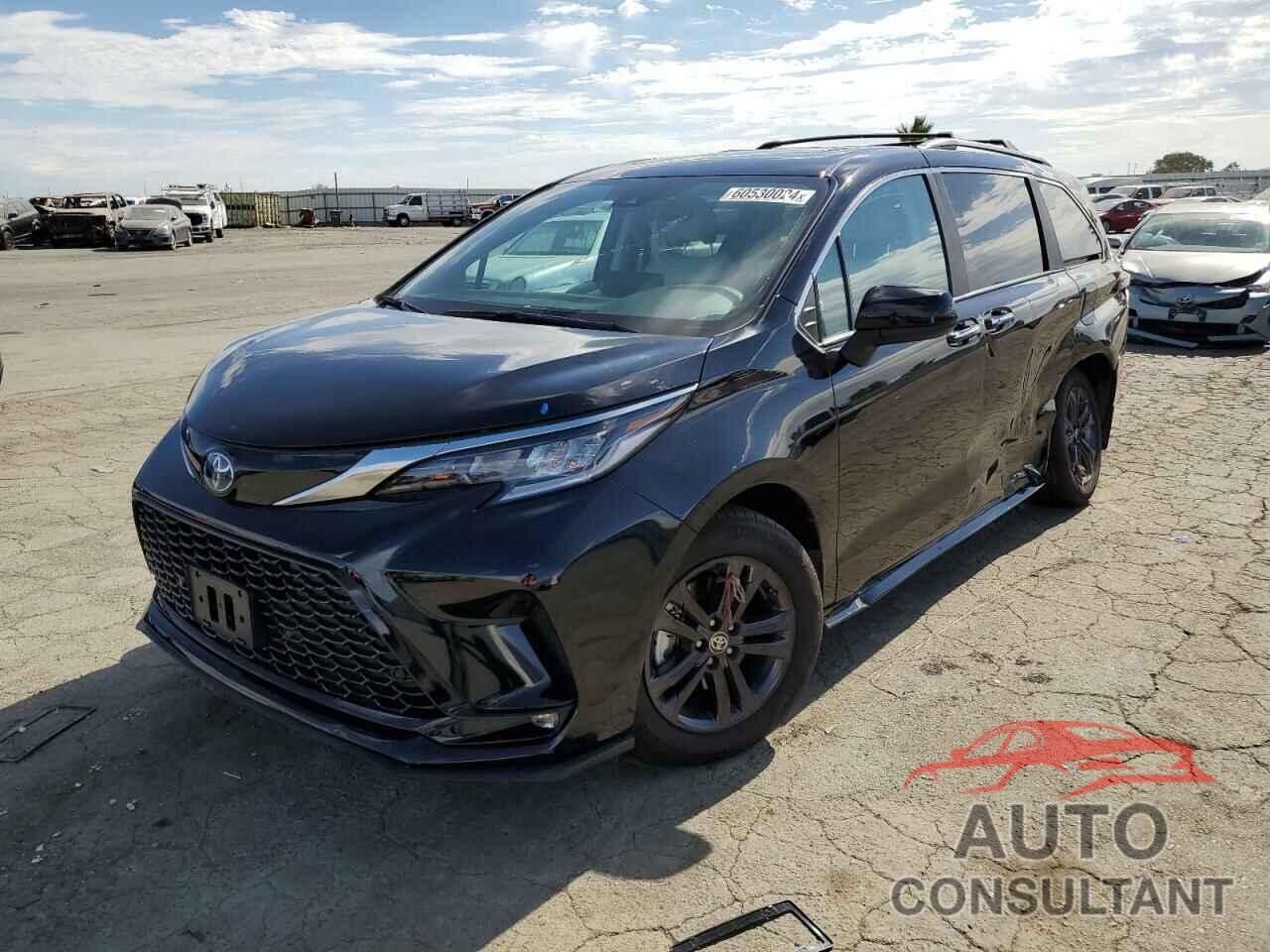 TOYOTA SIENNA 2024 - 5TDDSKFC5RS117639