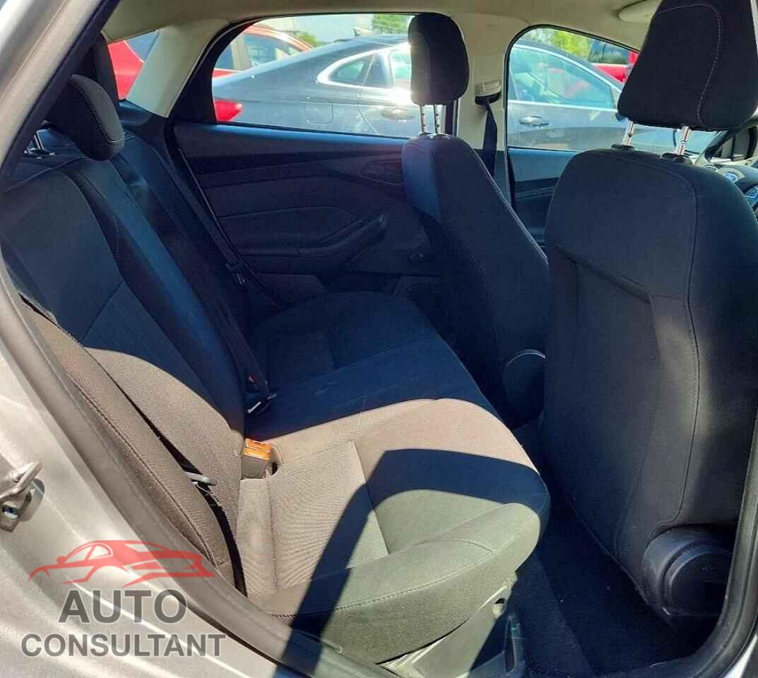 FORD FOCUS 2017 - 1FADP3E20HL307192