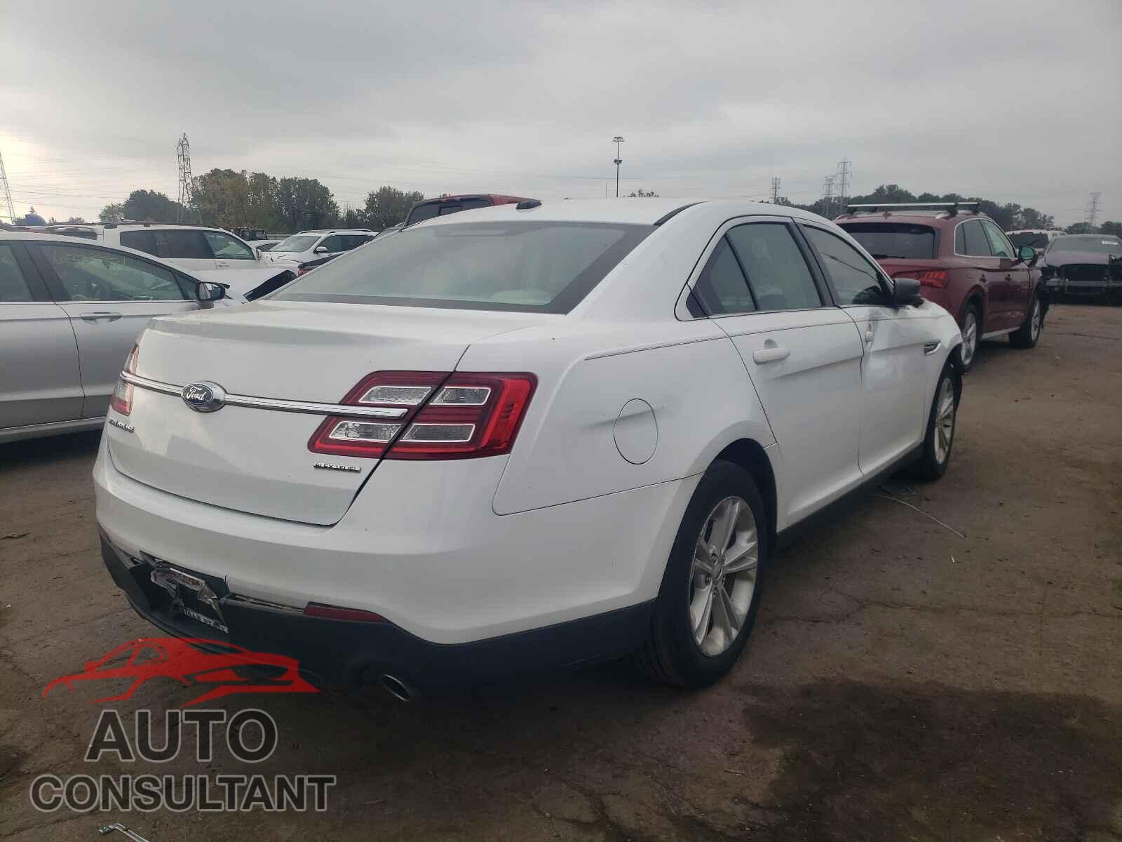 FORD TAURUS 2018 - 1FAHP2D88JG100016