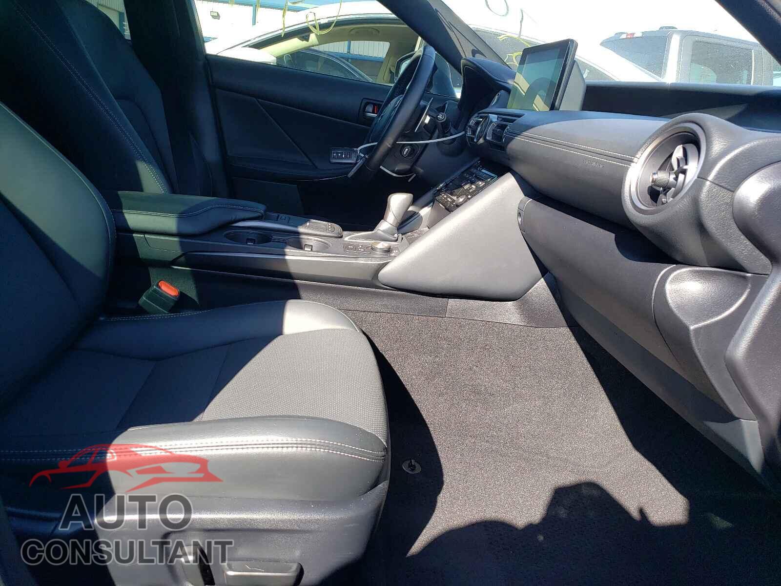 LEXUS IS 2021 - JTHCA1D22M5113287