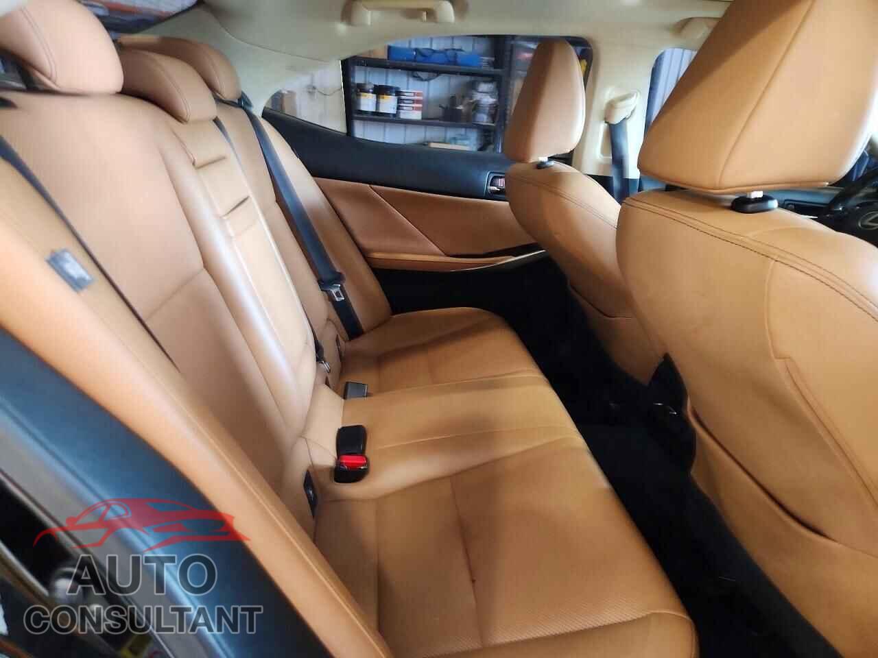 LEXUS IS 2016 - JTHBA1D21G5021944