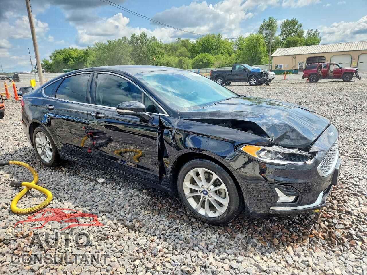 FORD FUSION 2019 - 3FA6P0SU4KR201852