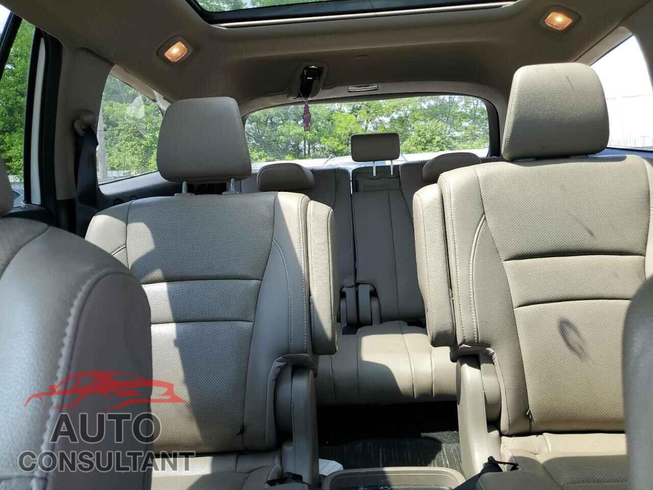 HONDA PILOT 2017 - 5FNYF6H00HB006497