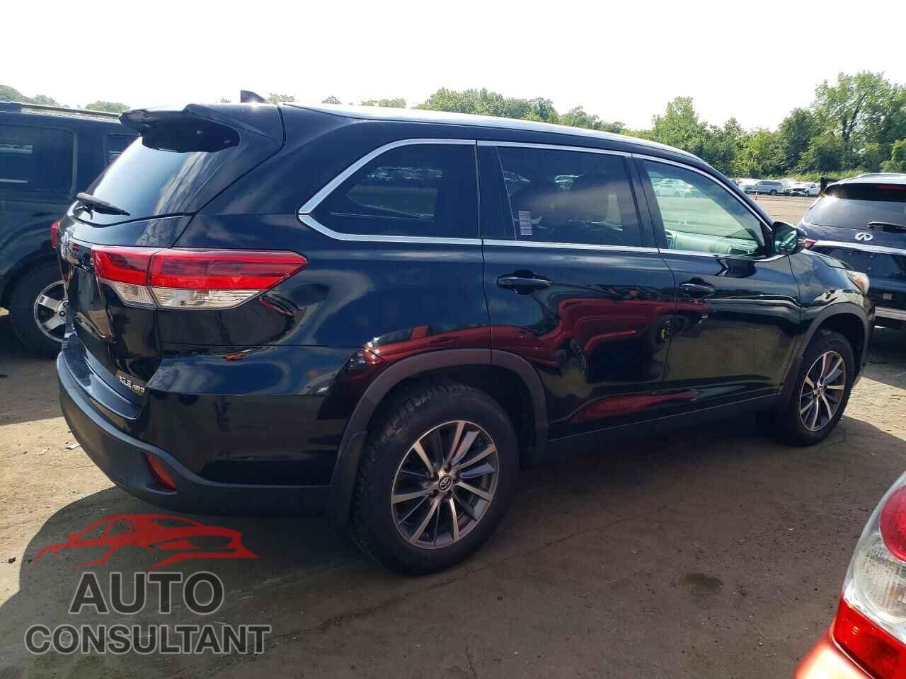 TOYOTA HIGHLANDER 2019 - 5TDJZRFH8KS588564