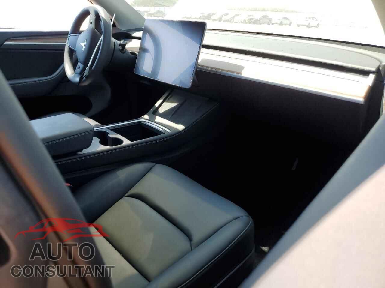 TESLA MODEL Y 2024 - 7SAYGDEF2RF152091