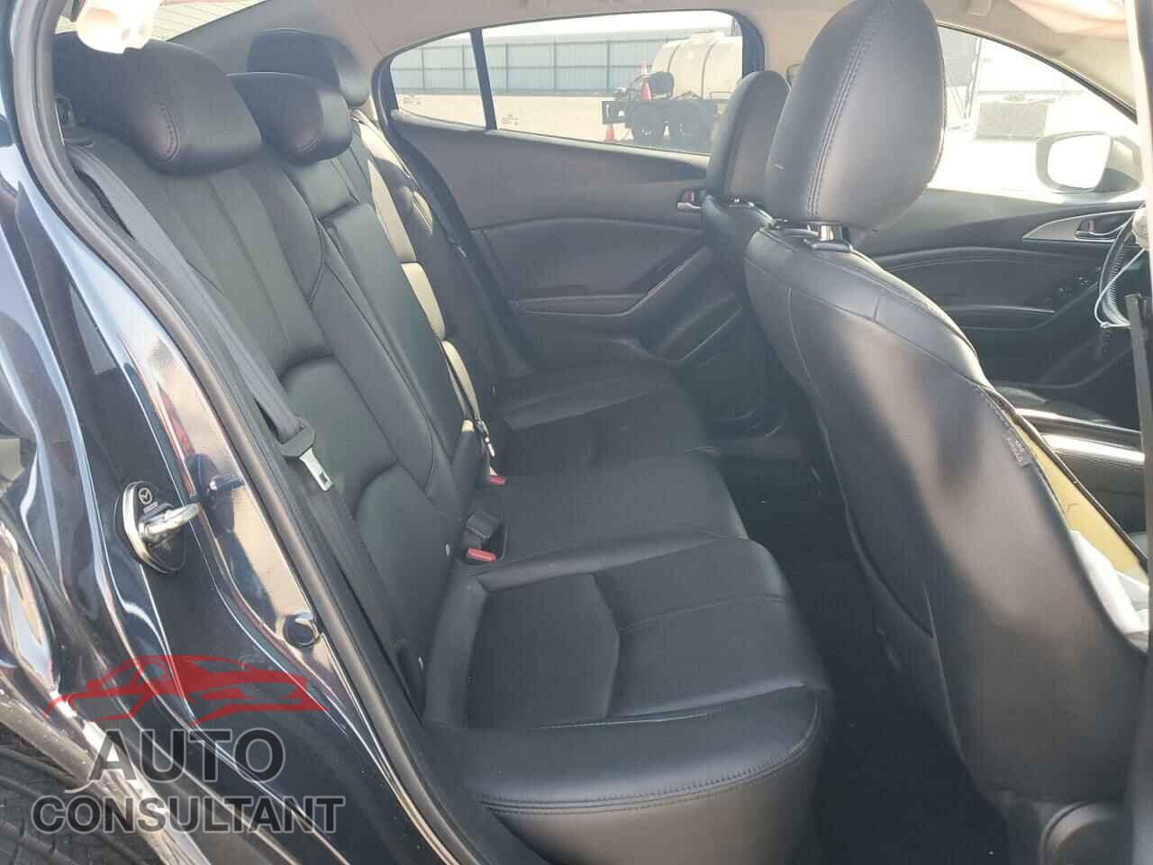 MAZDA 3 2018 - 3MZBN1V30JM177498