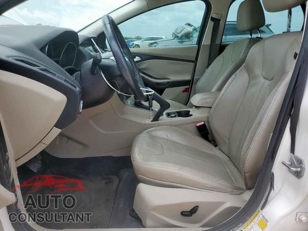FORD FOCUS 2012 - 1FAHP3H22CL104827