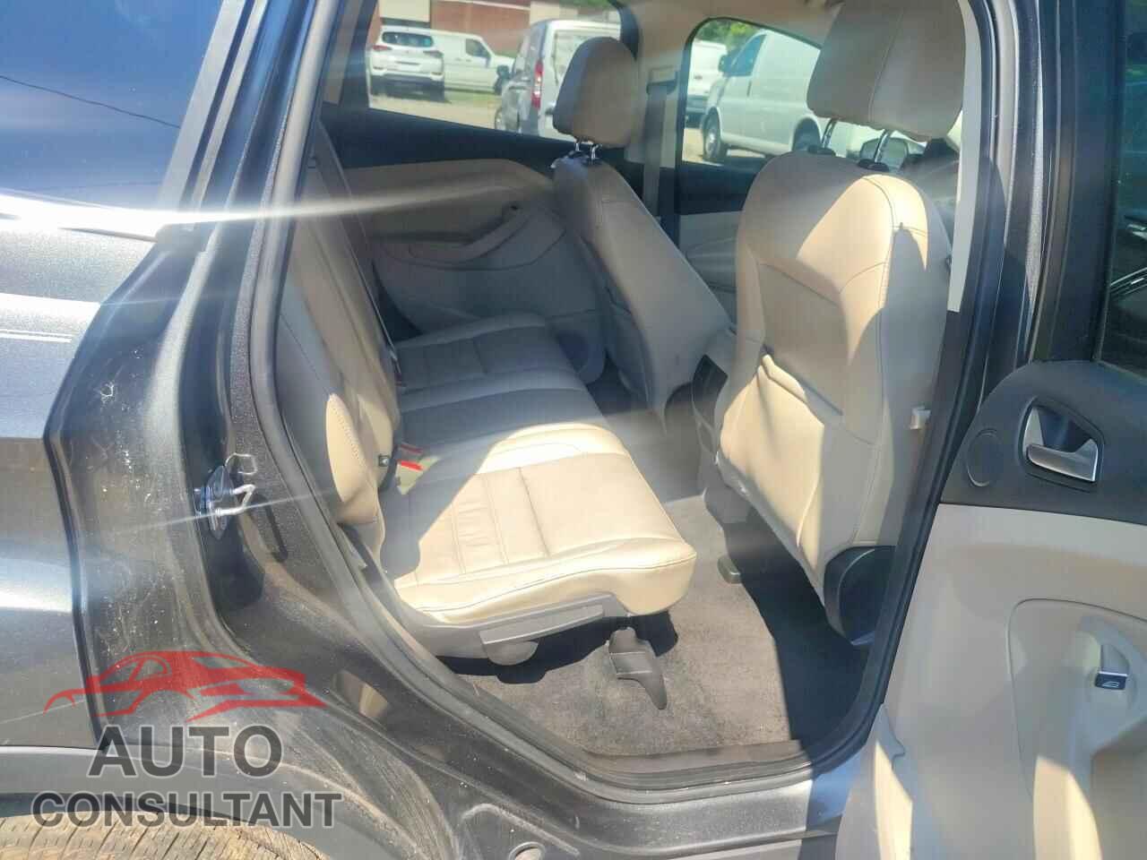 FORD ESCAPE 2017 - 1FMCU9G90HUC73210