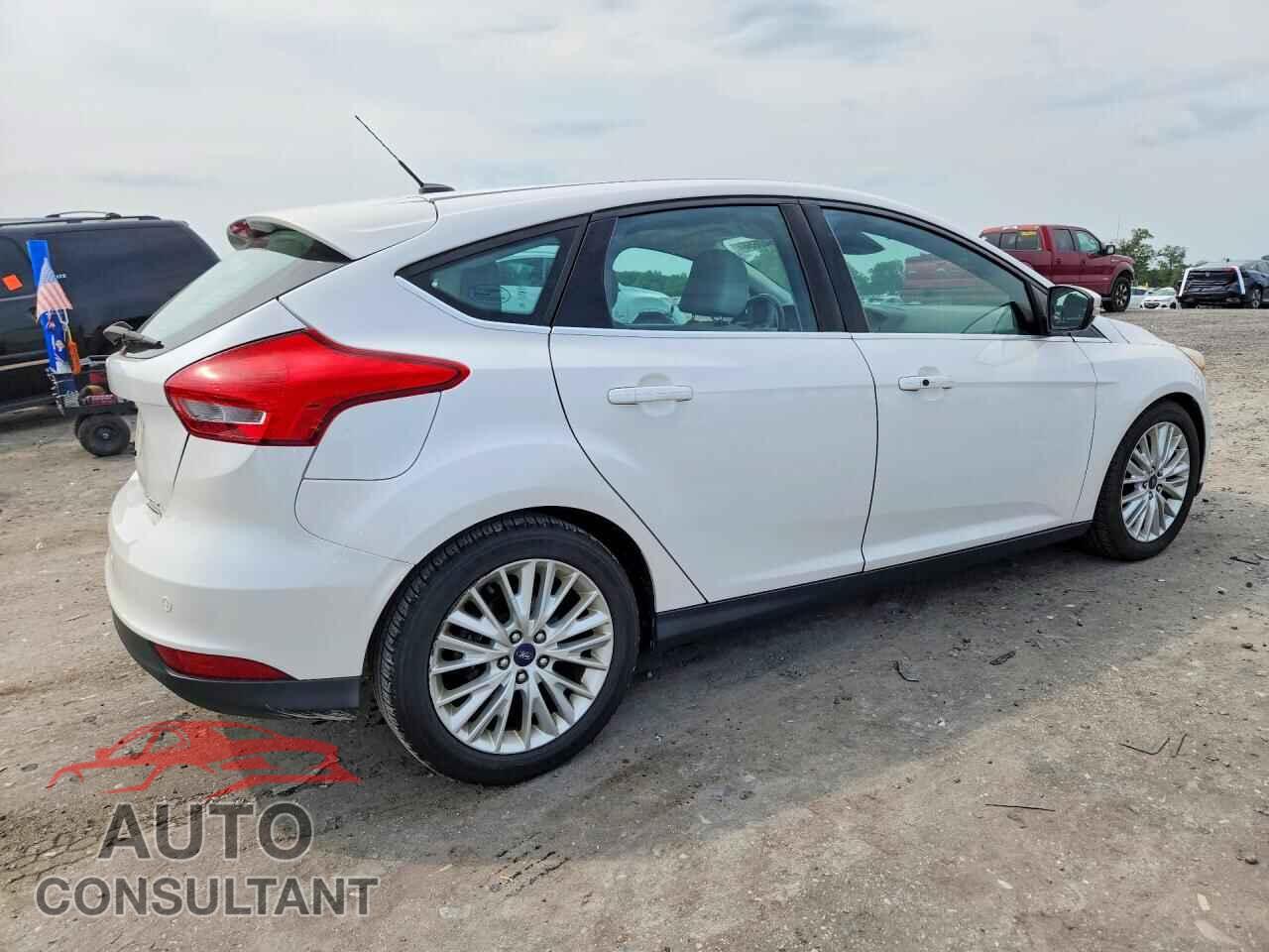 FORD FOCUS 2015 - 1FADP3N23FL228547