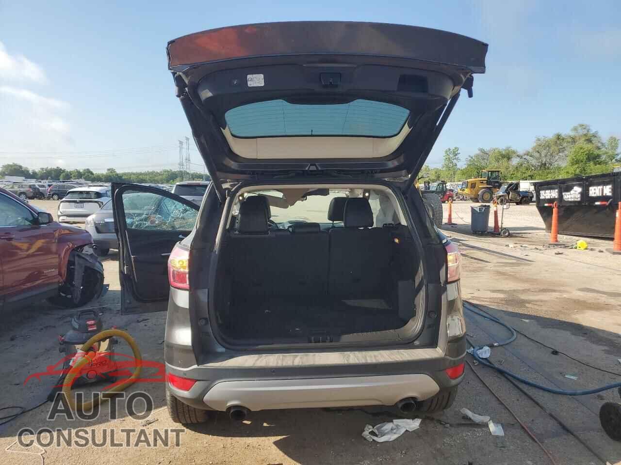 FORD ESCAPE 2017 - 1FMCU0J92HUD51233