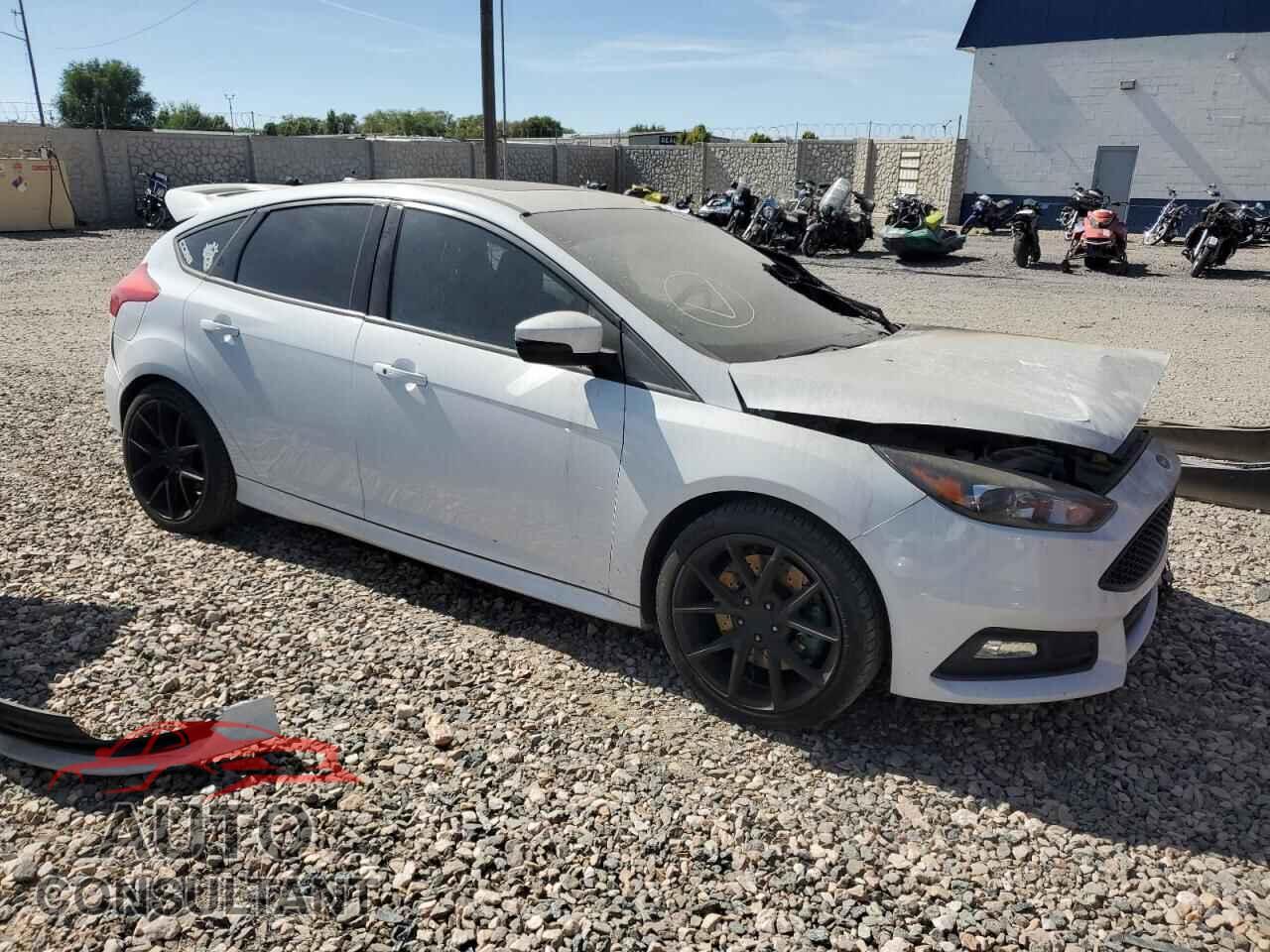 FORD FOCUS 2017 - 1FADP3L94HL343225