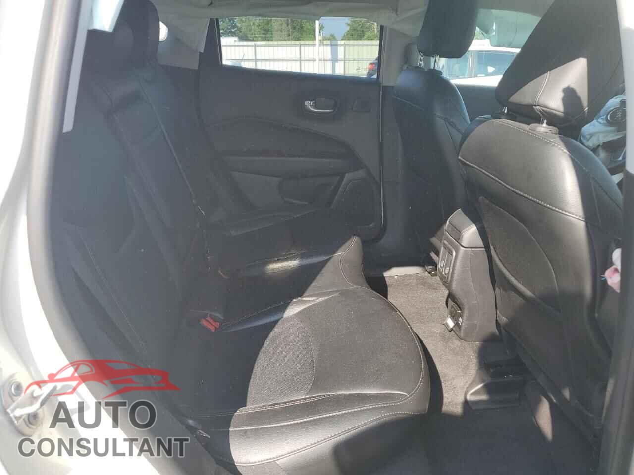 JEEP COMPASS 2019 - 3C4NJDCB7KT668598