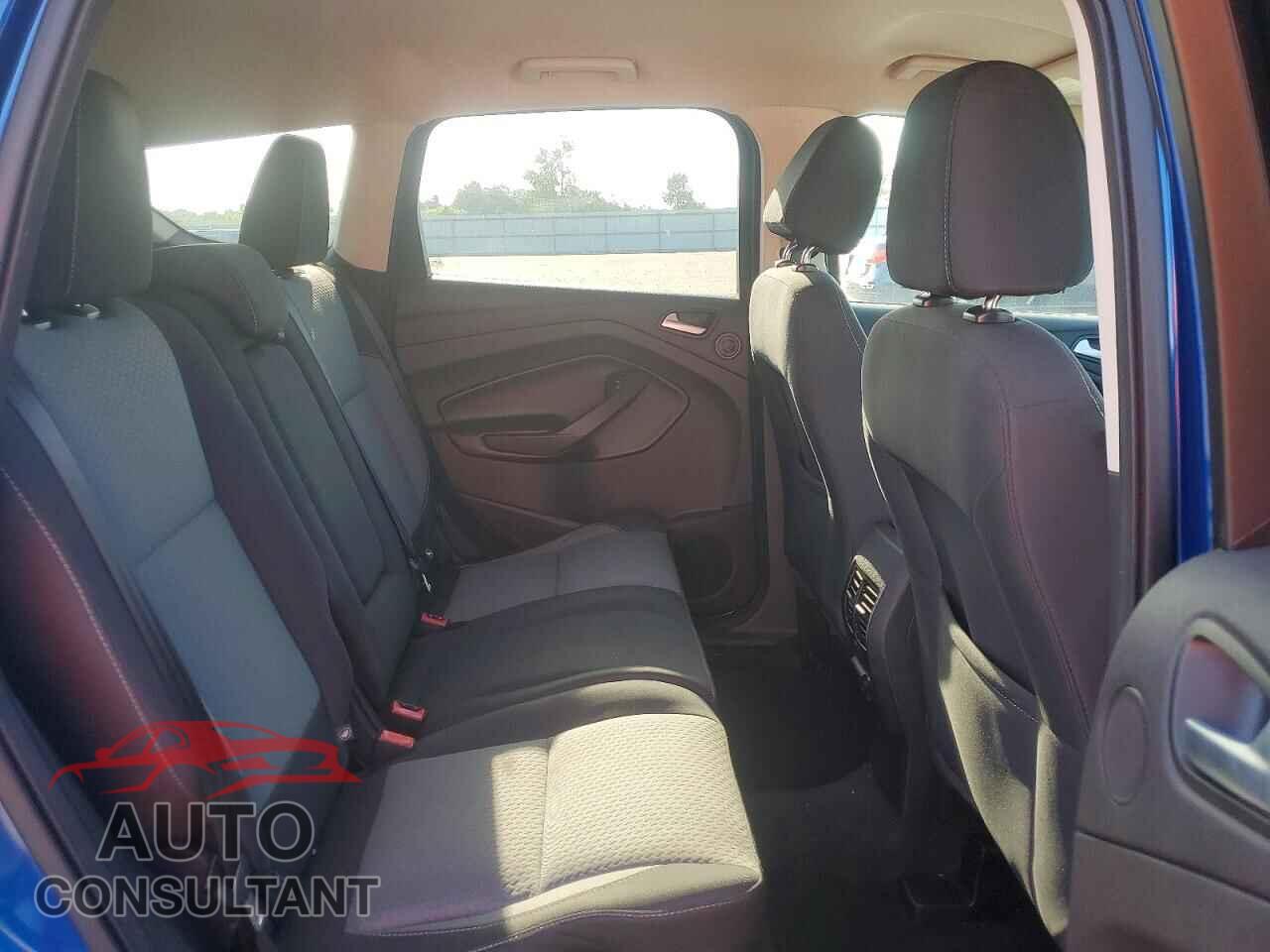 FORD ESCAPE 2017 - 1FMCU9G91HUD32488