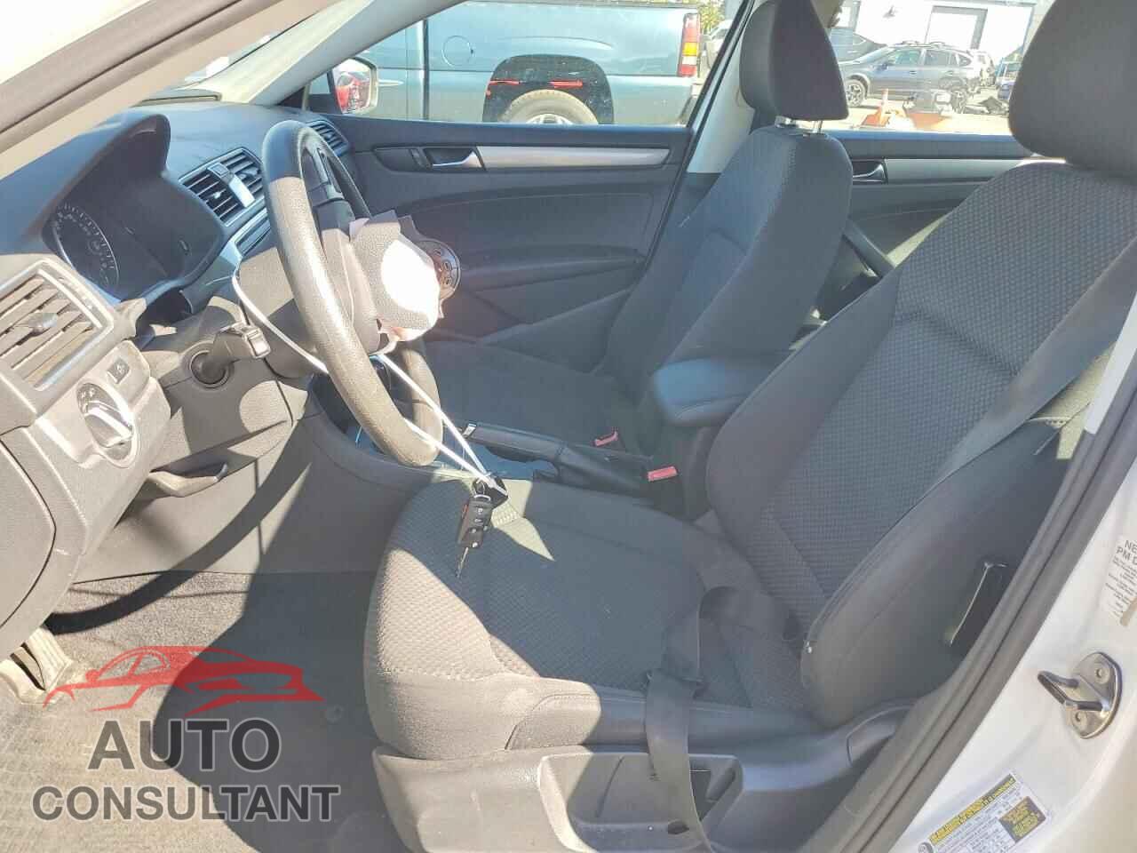 VOLKSWAGEN PASSAT 2013 - 1VWAP7A36DC124230