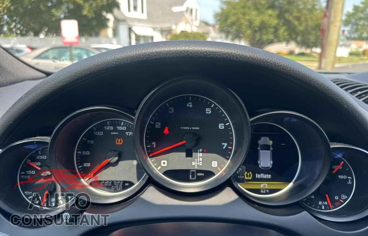 PORSCHE CAYENNE 2017 - WP1AA2A21HKA80419