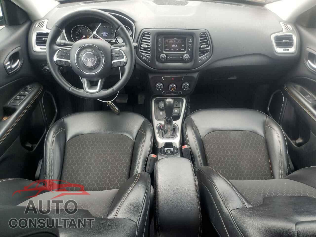 JEEP COMPASS 2018 - 3C4NJDBB5JT349605