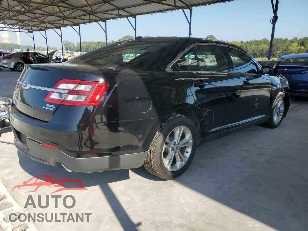 FORD TAURUS 2018 - 1FAHP2E88JG105067