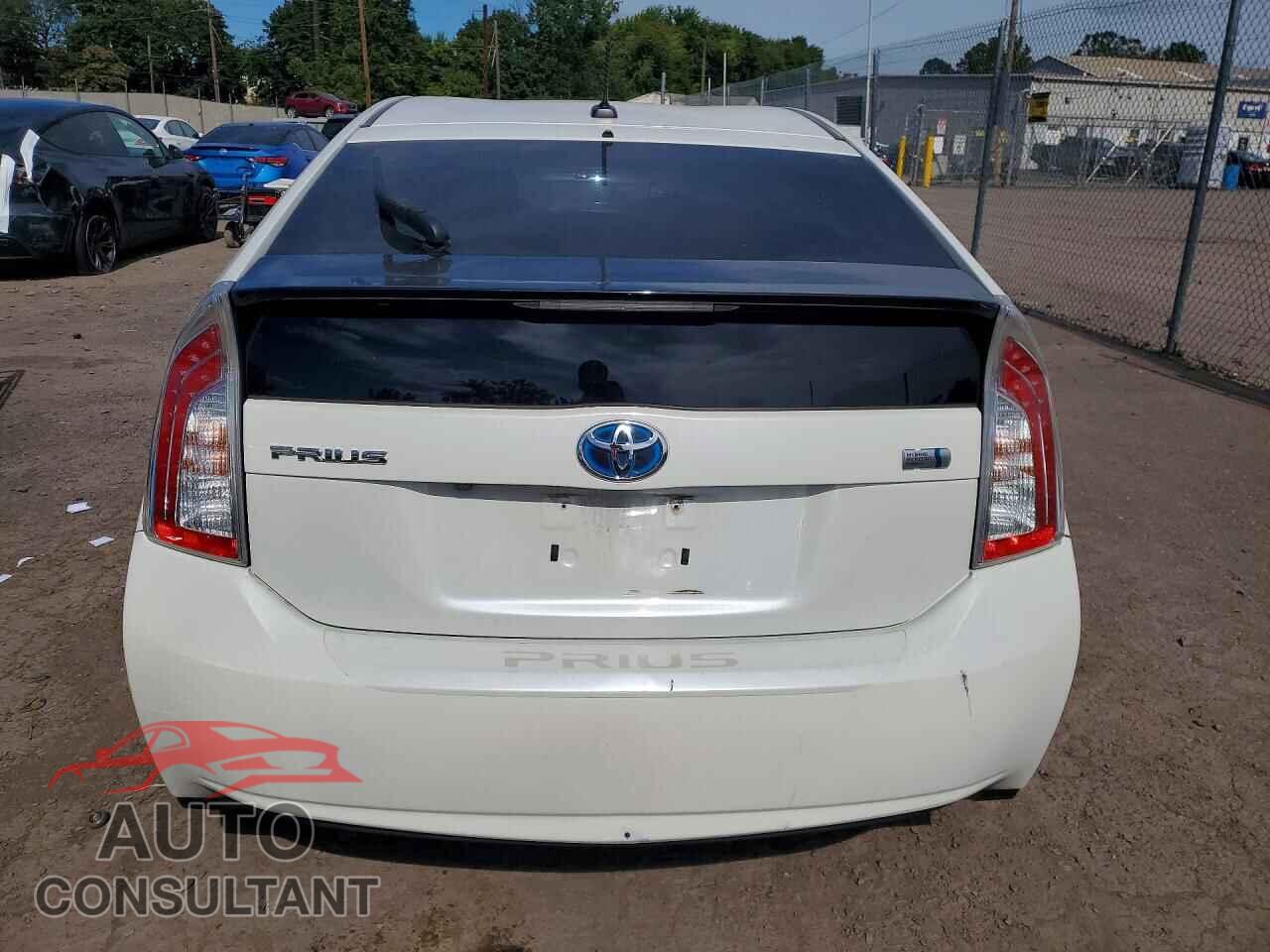 TOYOTA PRIUS 2015 - JTDKN3DU2F0423745