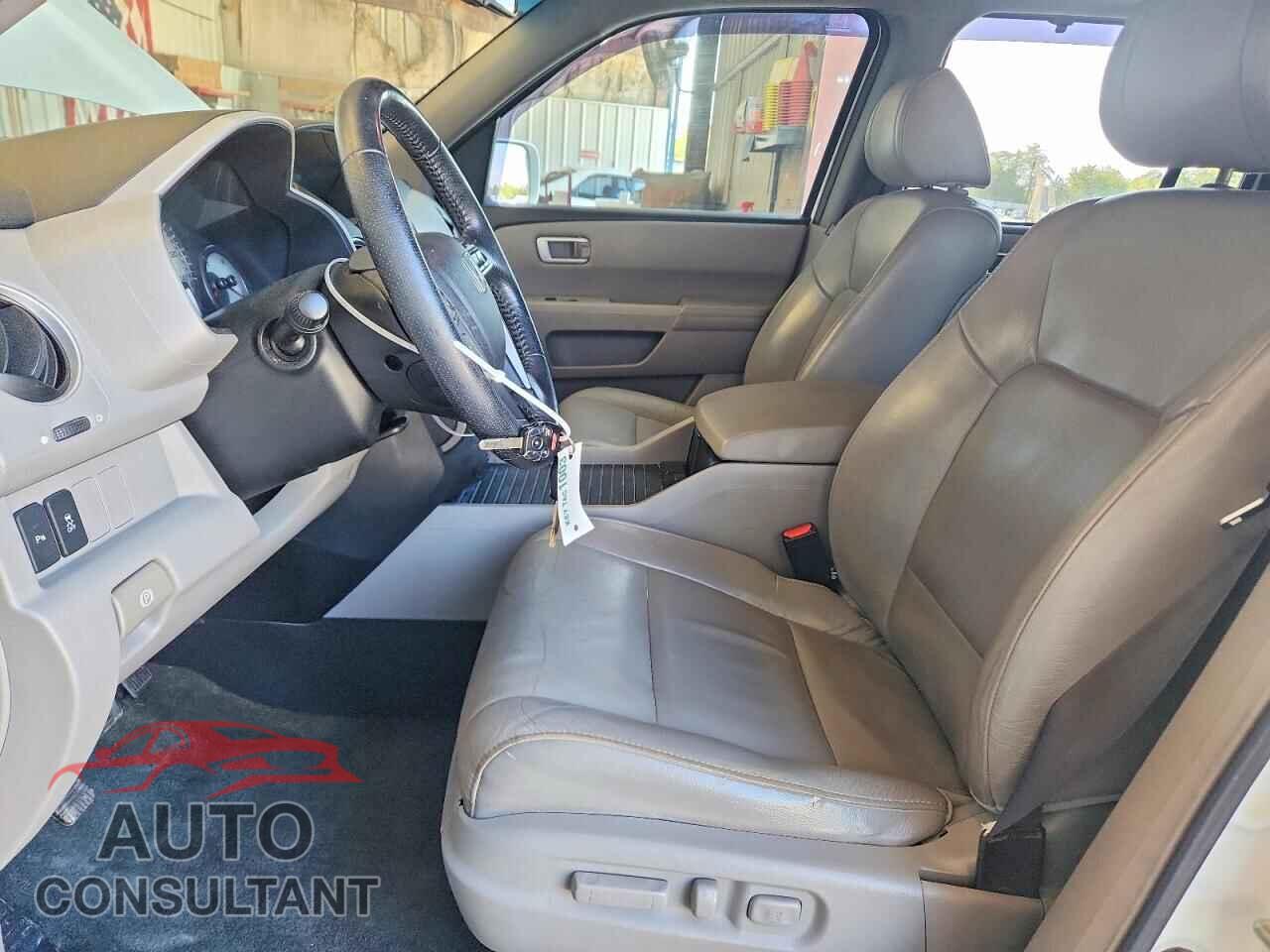 HONDA PILOT 2015 - 5FNYF4H96FB030187