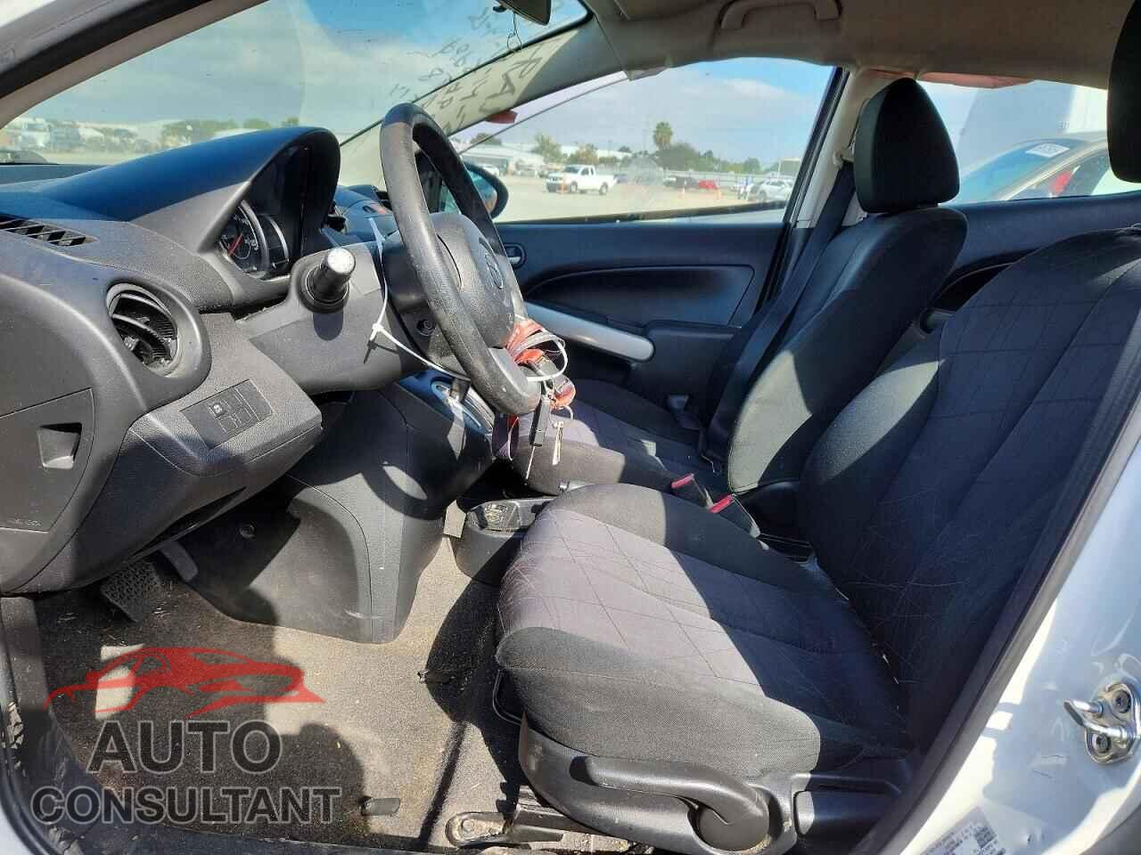 MAZDA 2 2013 - JM1DE1KZ4D0156164
