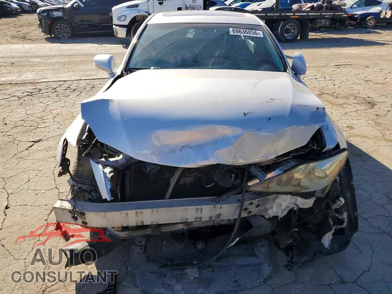 LEXUS IS 2011 - JTHBF5C25B5150563