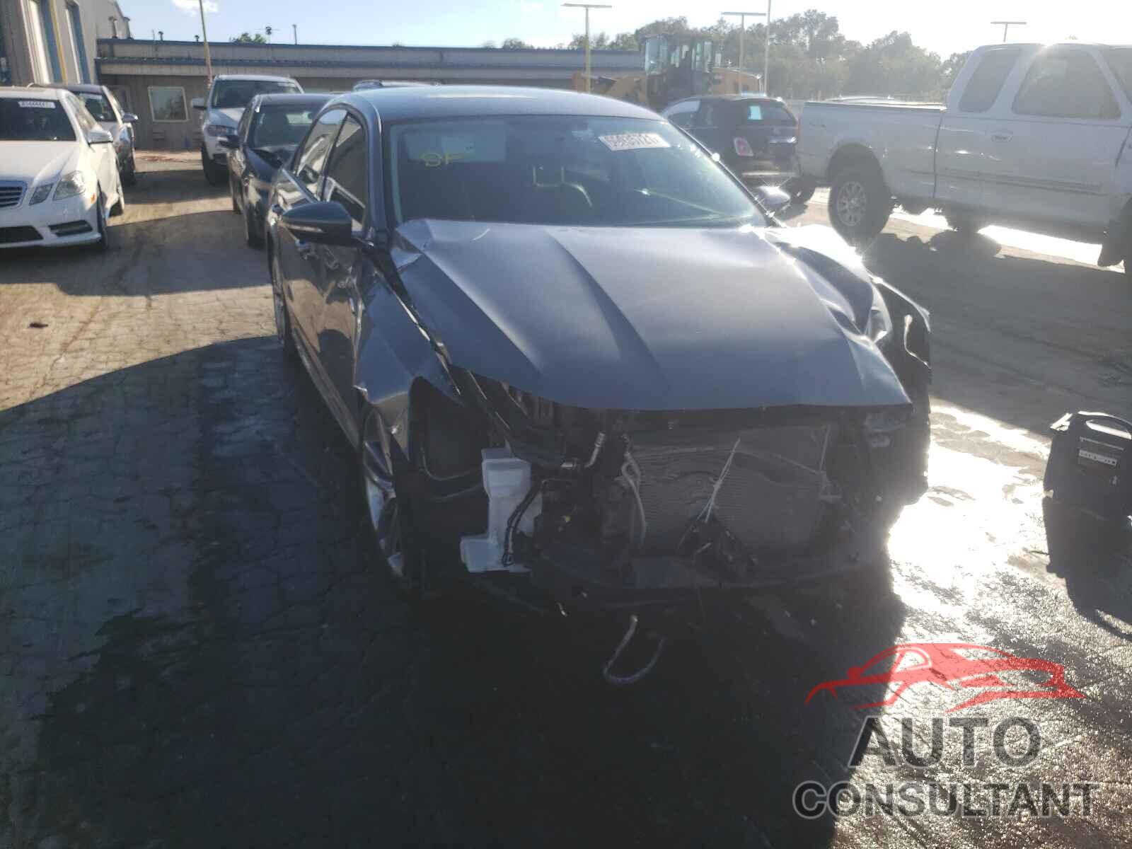 VOLKSWAGEN PASSAT 2018 - 1VWAA7A35JC004996