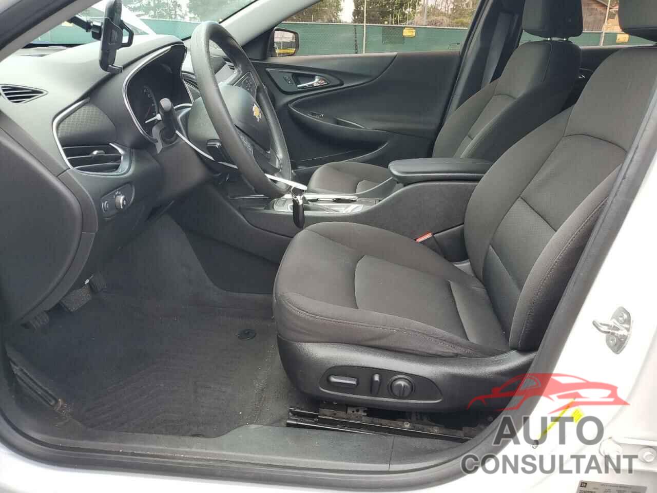 CHEVROLET MALIBU 2019 - 1G1ZD5ST8KF167862