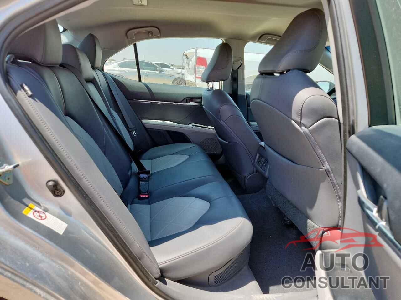 TOYOTA CAMRY 2018 - 4T1B21HK5JU008793