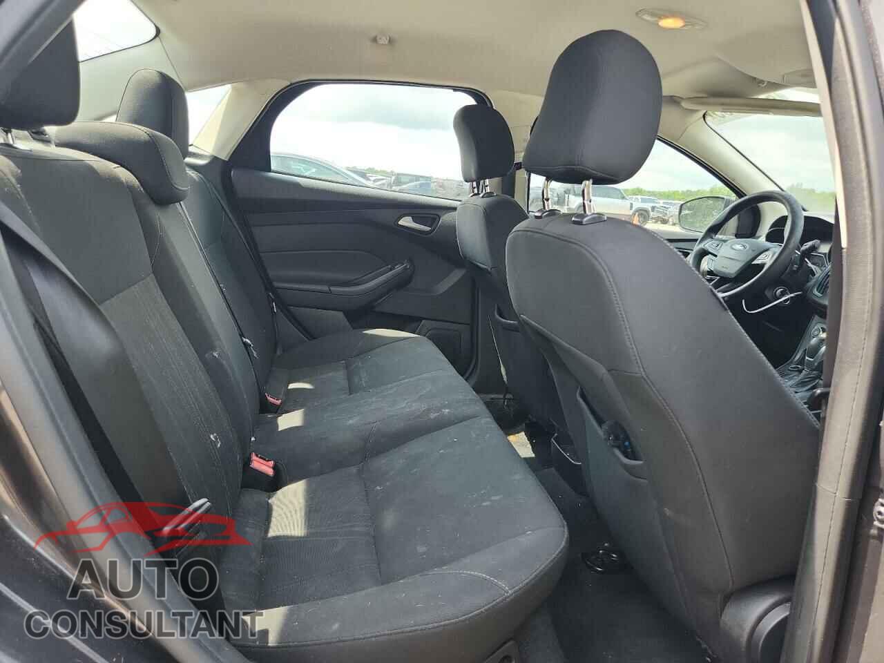 FORD FOCUS 2015 - 1FADP3F26FL365366