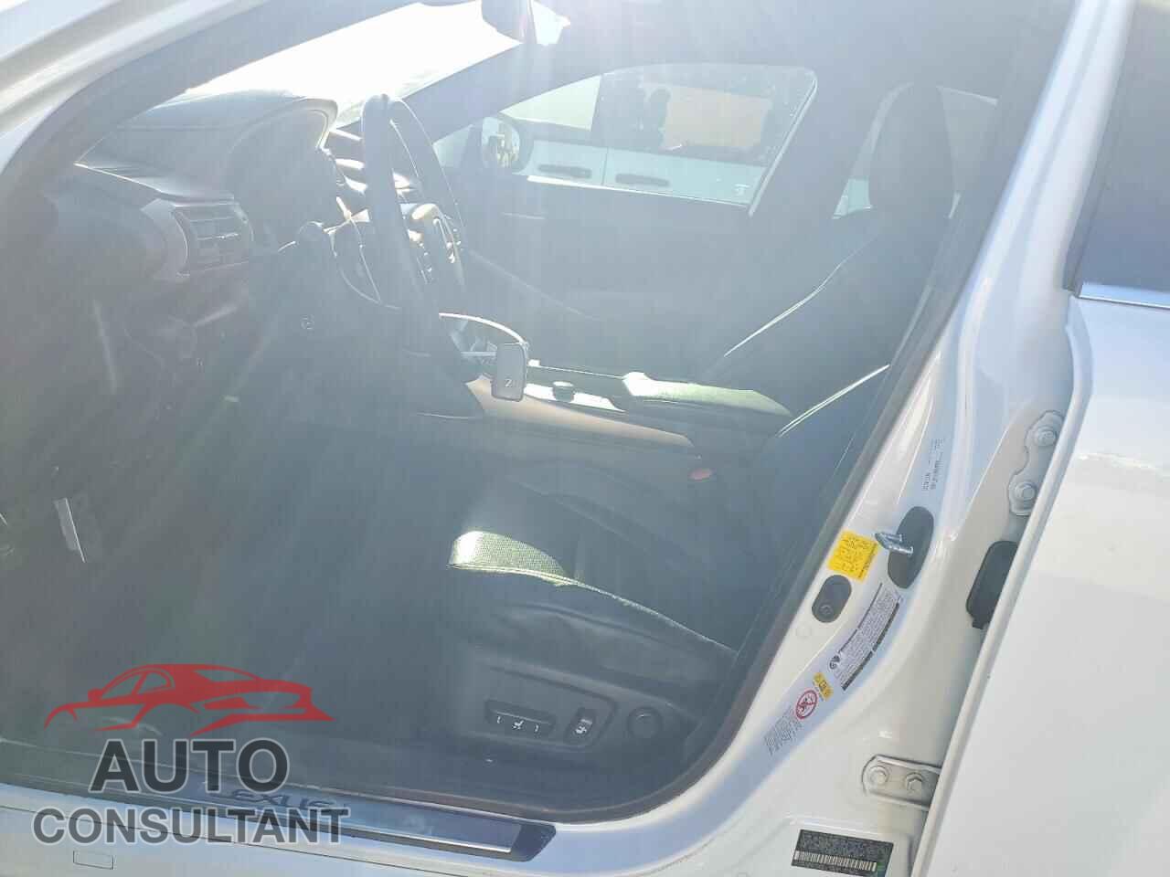 LEXUS IS 2018 - JTHBA1D20J5081320