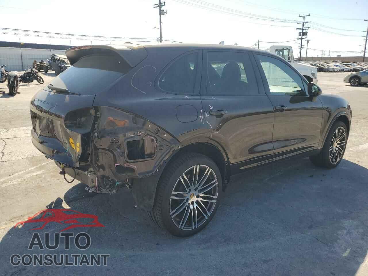 PORSCHE CAYENNE 2018 - WP1AA2A28JKA01026