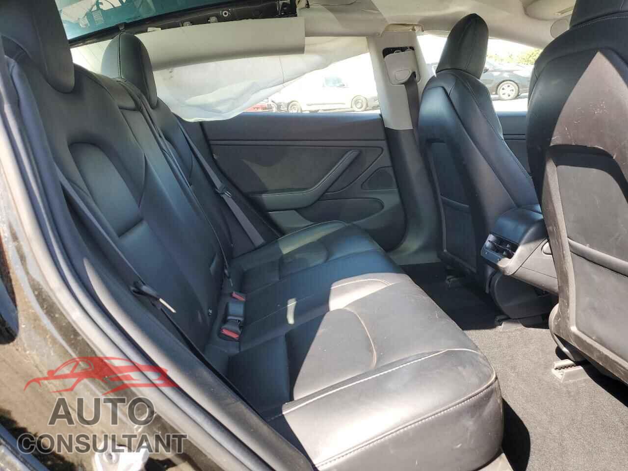 TESLA MODEL 3 2018 - 5YJ3E1EB8JF084716