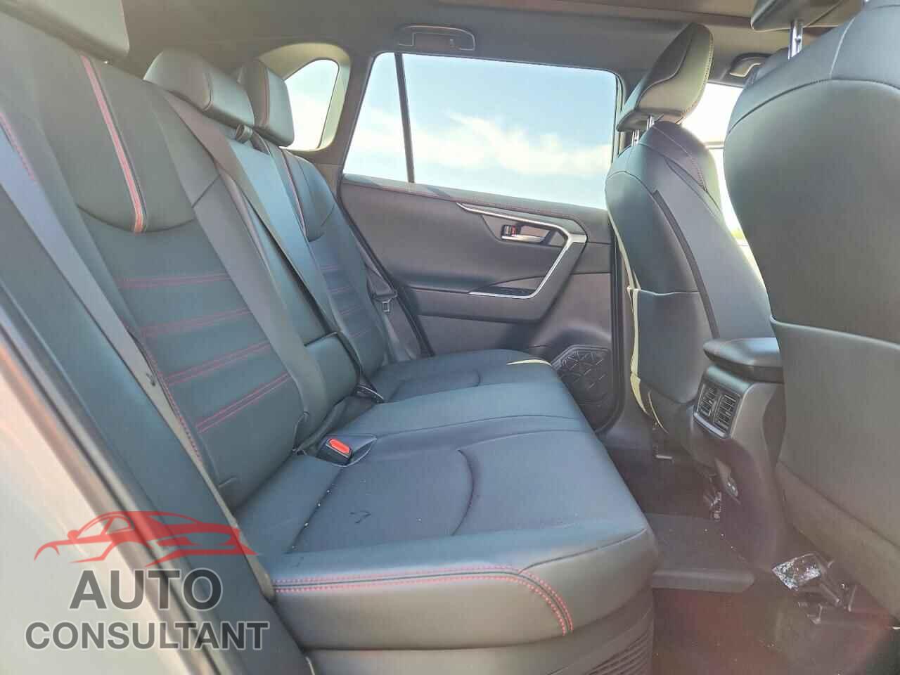 TOYOTA RAV4 2025 - JTMFB3FV8SD281727