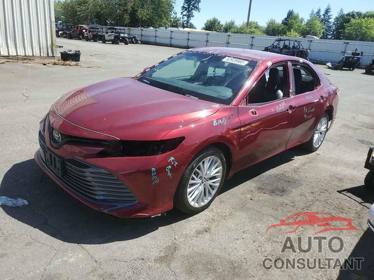 TOYOTA CAMRY 2018 - 4T1B11HK0JU509450