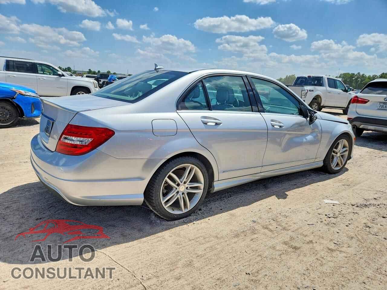MERCEDES-BENZ C-CLASS 2013 - WDDGF4HB7DR284079