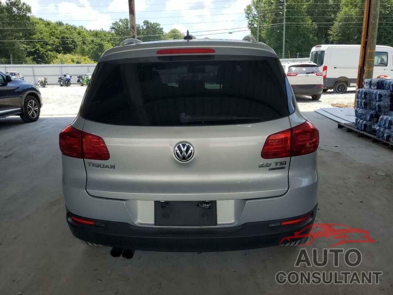 VOLKSWAGEN TIGUAN 2015 - WVGBV7AX0FW607094