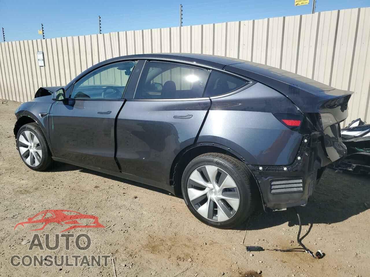 TESLA MODEL Y 2024 - 7SAYGDEE9RF070673