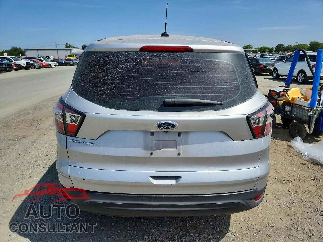 FORD ESCAPE 2017 - 1FMCU0F7XHUC57317