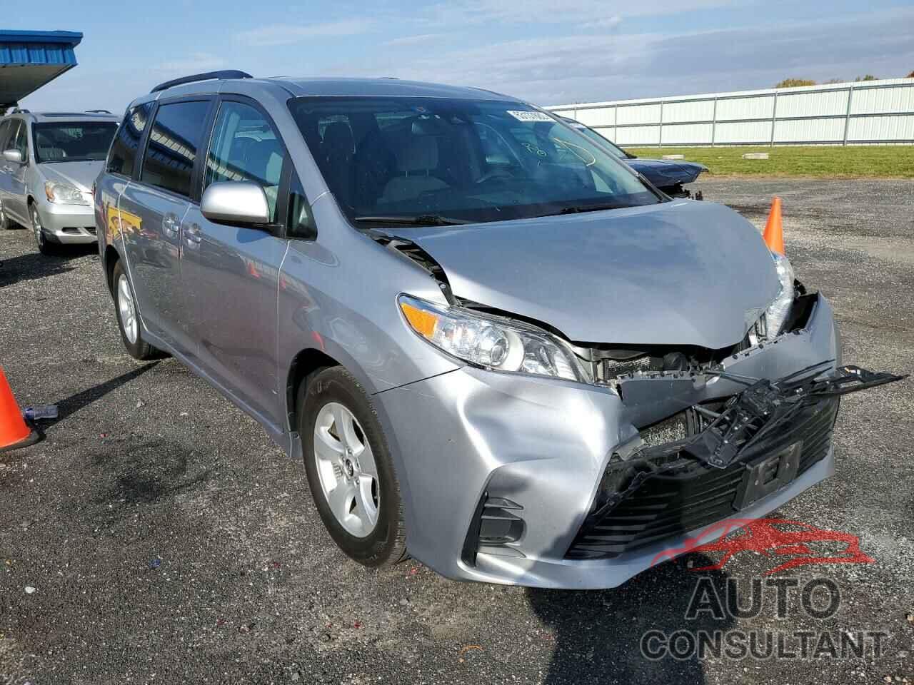 TOYOTA SIENNA 2018 - 5TDKZ3DC5JS949921