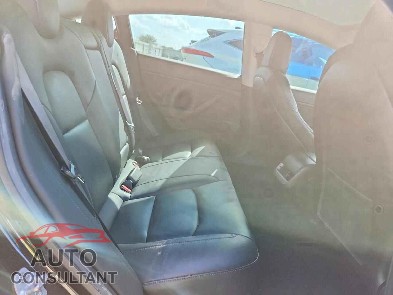 TESLA MODEL 3 2018 - 5YJ3E1EB1JF084735