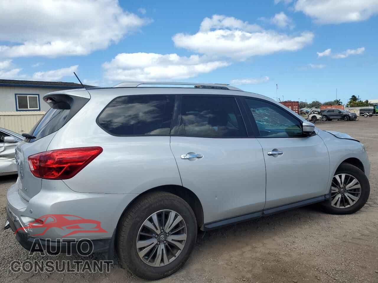 NISSAN PATHFINDER 2017 - 5N1DR2MN9HC903732