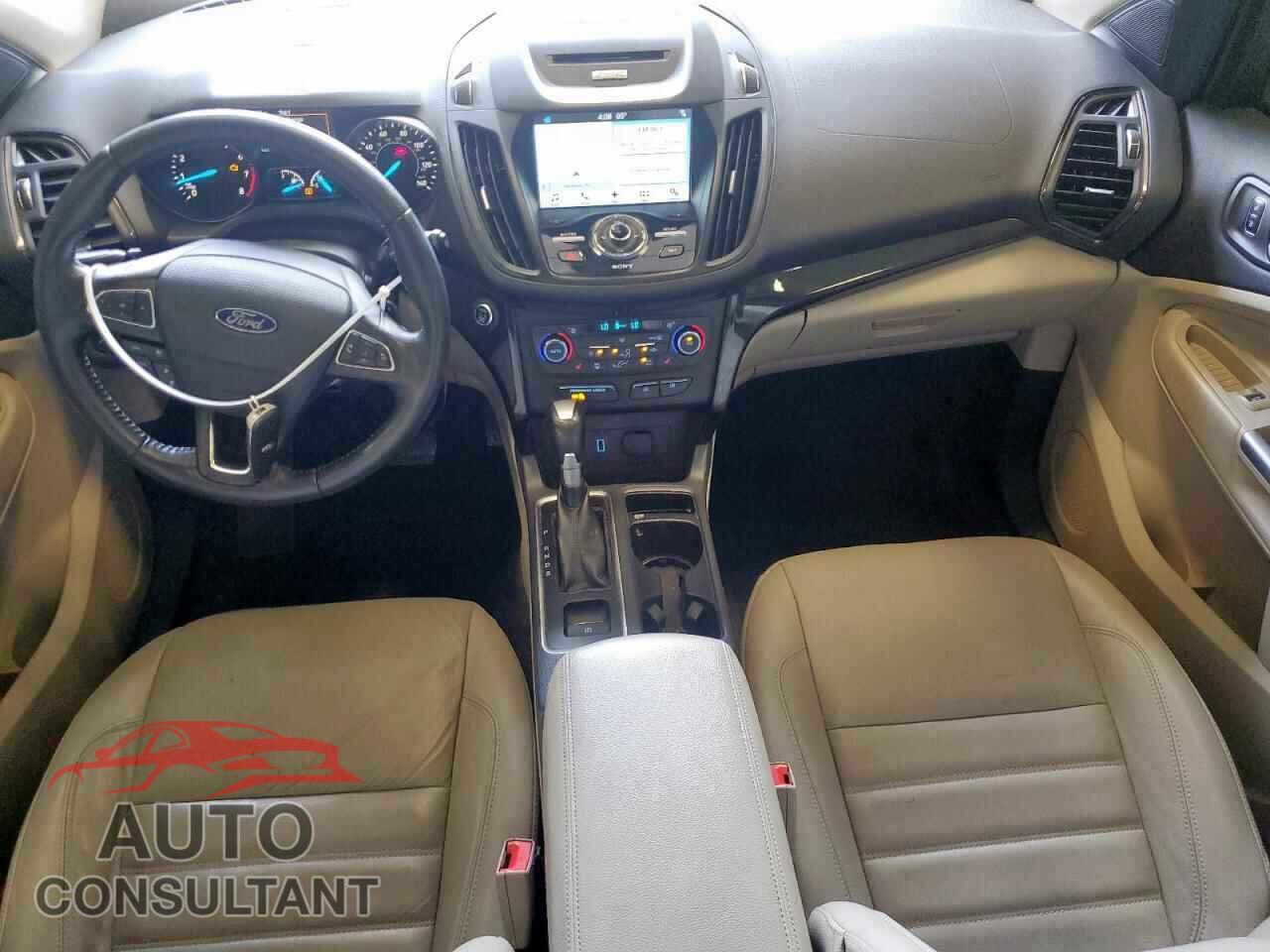 FORD ESCAPE 2017 - 1FMCU0J93HUA13615