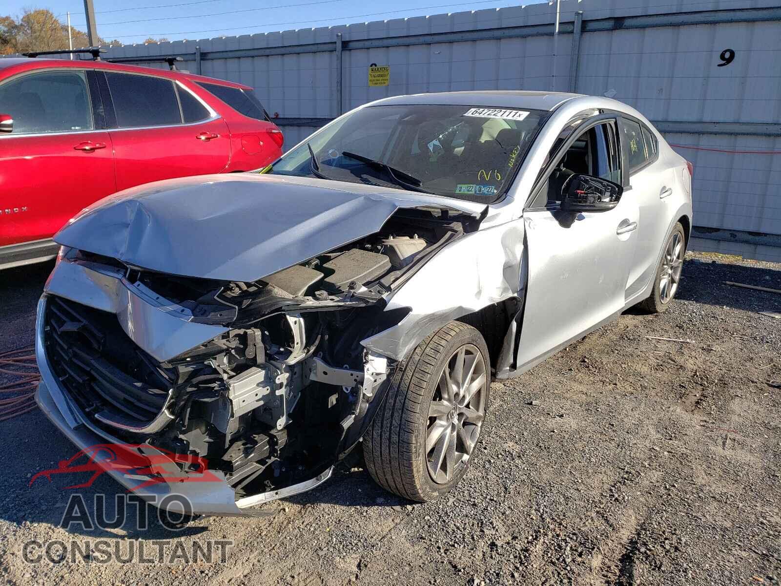 MAZDA 3 2018 - 3MZBN1V30JM214694