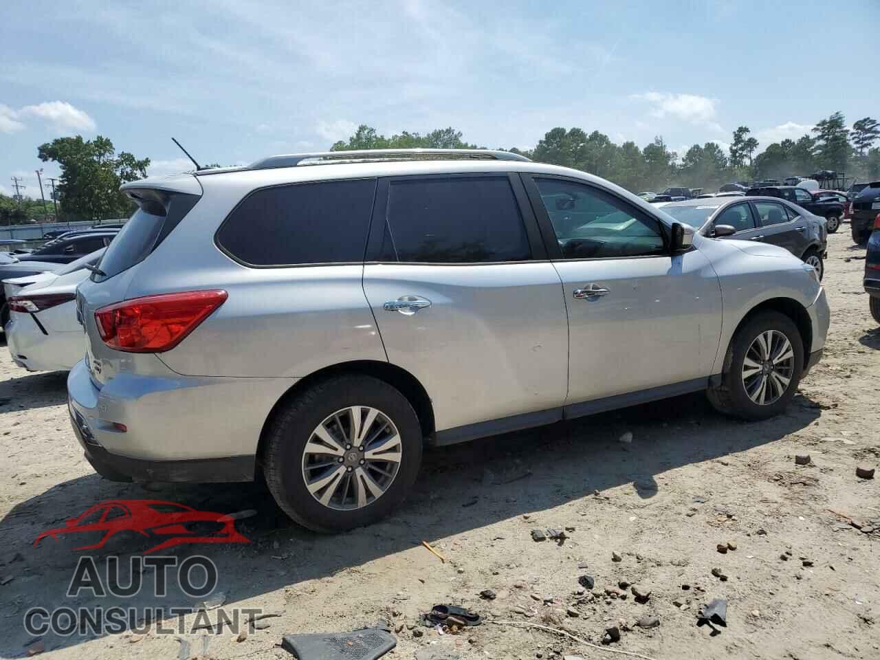 NISSAN PATHFINDER 2017 - 5N1DR2MM6HC615612